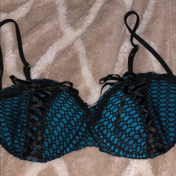 Beach Bunny Padded Bikini Top - Picture 6 of 8